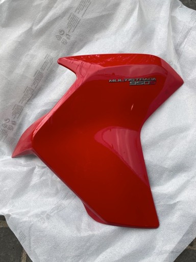 Zdjęcie oferty: Osłona boczna Ducati Multistrada 950 S i emblemat