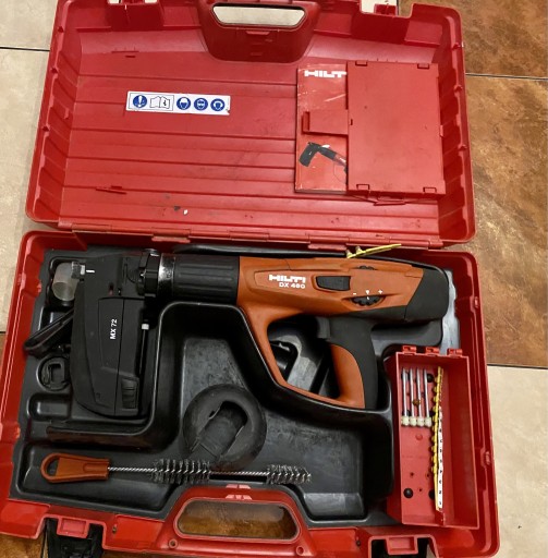 Zdjęcie oferty: Osadzak Hilti kpl stan bdb