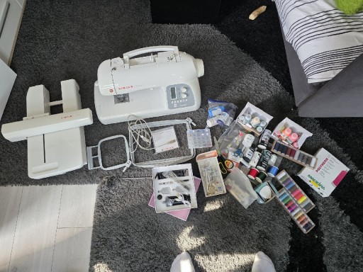 Zdjęcie oferty: Maszyna do szycia, hafciarka, airbrush. Cały zestaw do customizacji odzieży