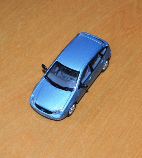 Zdjęcie oferty: Resorak autko model Ford Focus ZX5 9,7 cm