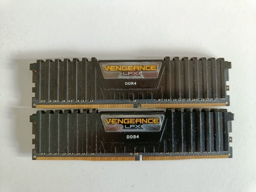 Zdjęcie oferty: Pamięć RAM DDR4 16GB 2400Mhz corsair Vengeance
