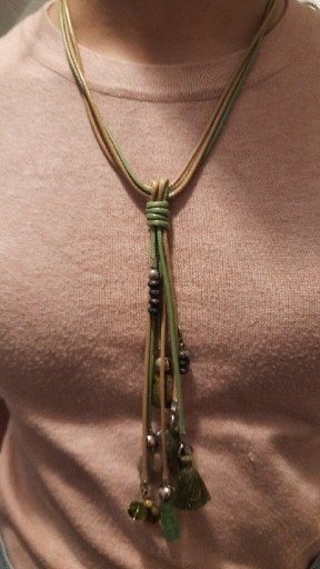 Zdjęcie oferty: Naszyjnik w szarościach długi na sznurku