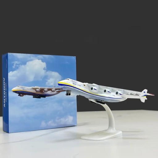 Zdjęcie oferty: Model samolotu ANTONOV skala 1:400! HIT!!