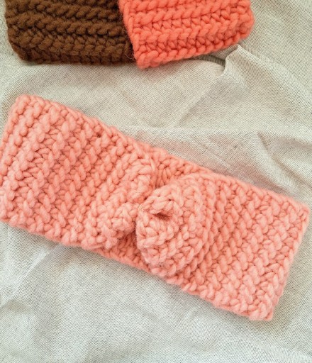 Zdjęcie oferty: Ciepła wełniana opaska na zimę, rękodzieło, prezent, opaska na szydełku 