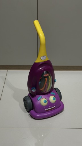 Zdjęcie oferty: HASBRO 'PLAYSKOOL' 06715 - PYŁEK - GADAJĄCY ODKURZACZ