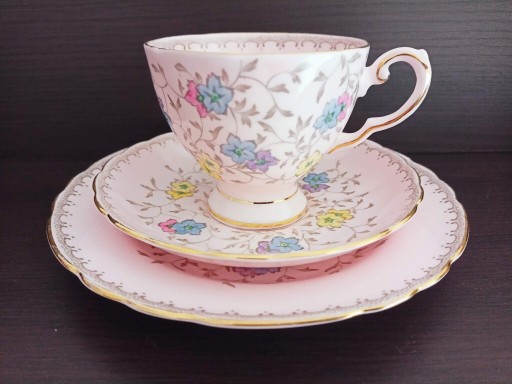 Zdjęcie oferty: **LUX filiżanka różowa porcelana TUSCAN 1936+