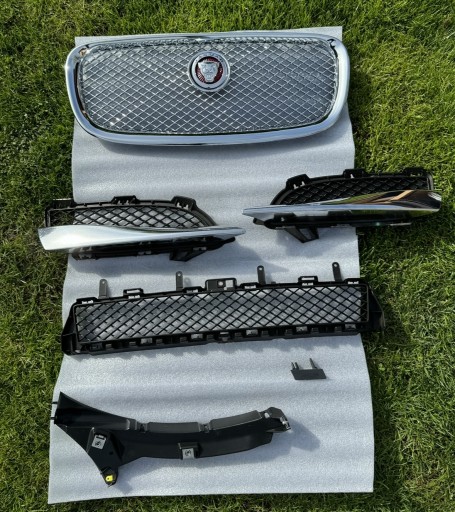 Zdjęcie oferty: JAGUAR XF x250 LIFT Grill kratki zderzaka przód