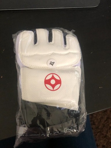 Zdjęcie oferty: Rękawice piąstkówki karate rozmiar XL