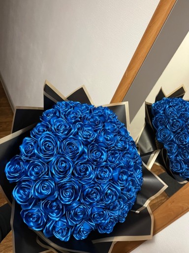 Zdjęcie oferty: Róże ze wstążki 