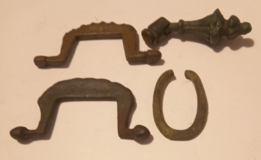 Zdjęcie oferty: STARE UCHWYTY DO MEBLI - MOSIĄDZ