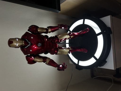 Zdjęcie oferty: Marvel świecąca figurka/lampka Iron Man DeAgostini