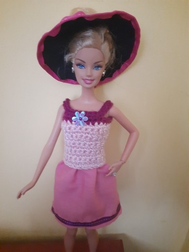 Zdjęcie oferty: Ubranko dla Barbie suknia kapelusz