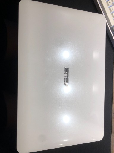Zdjęcie oferty: Laptop ASUS R556L i3 4GB SZYBKI SSD