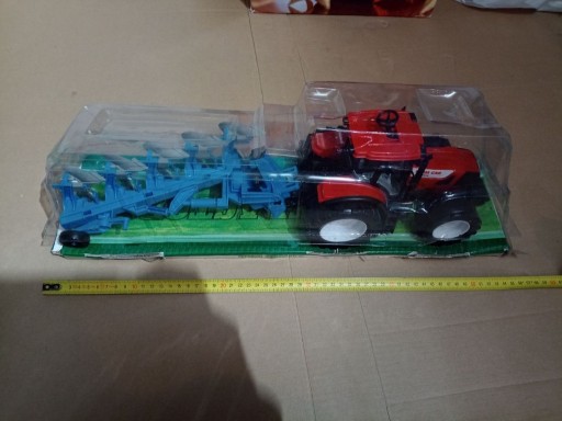 Zdjęcie oferty: Zabawka duży traktor z pługiem dla chłopca