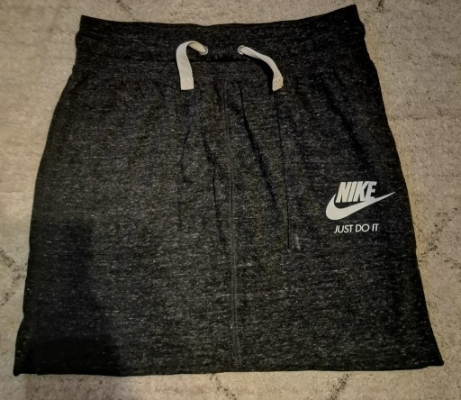 Zdjęcie oferty: Szara sportowa spódniczka mini Nike z kieszeniami