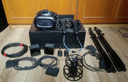 Zdjęcie oferty: HTC VIVE Cosmos Elite Gogle VR cały zestaw + statywy + ochraniacze