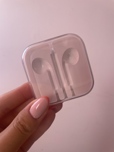 Zdjęcie oferty: Pudełko na słuchawki Apple 