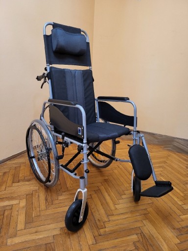 Zdjęcie oferty: Wózek inwalidzki z specjalnym wyposażeniem,