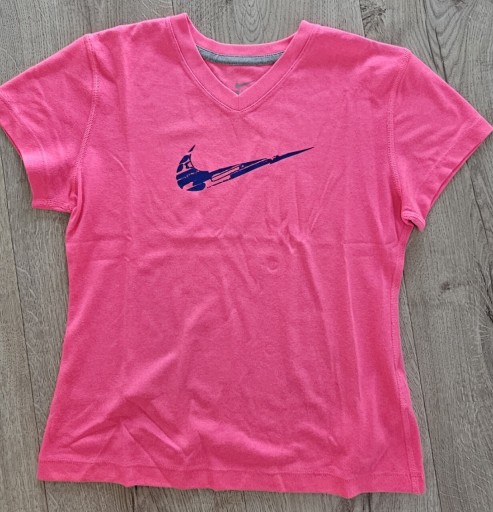 Zdjęcie oferty: Nike T-shirt dziewczęcy r. 128 super stan!