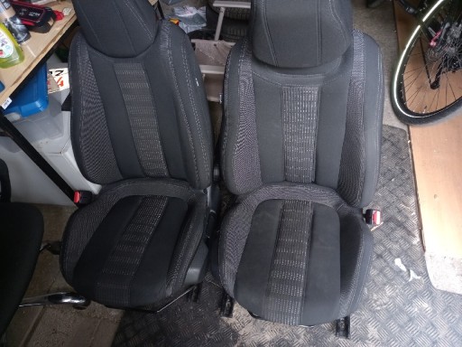 Zdjęcie oferty: Fotele Peugeot 308 T9 ładne Europa HB lewy prawy