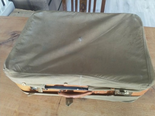 Zdjęcie oferty: Skórzana walizka z brezentowym pokrowcem.