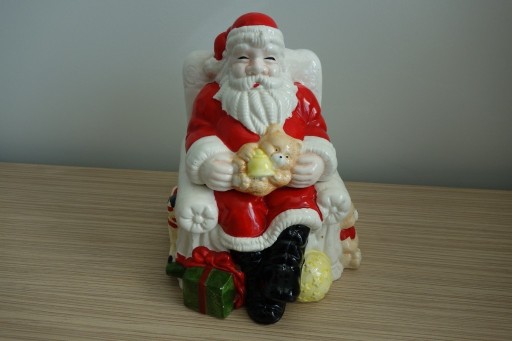 Zdjęcie oferty: Figurka Mikołaja z ceramiki z pojemnikiem