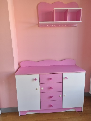 Zdjęcie oferty: Różowa komoda dla dziewczynki z półką wiszącą