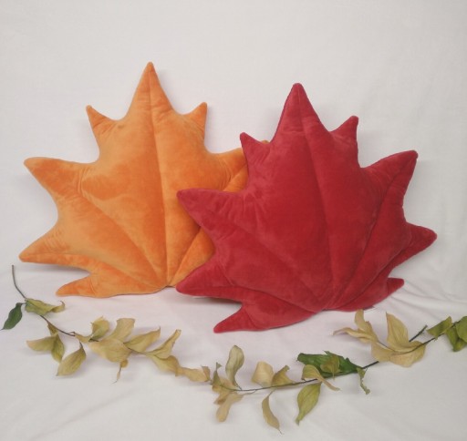 Zdjęcie oferty: Poduszka liść klonu 40x50 cm rękodzieło 22 kolory