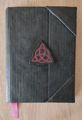 Zdjęcie oferty: Book Of Shadows - Księga Cieni Rękodzieło