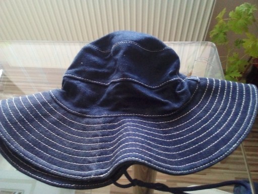 Zdjęcie oferty: Ładny kapelusz z jeansu - na letnie dni