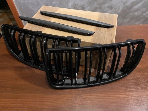 Zdjęcie oferty: BMW E90 E91 GRILL NERKI 05-08 ALA M3 CZARNY POŁYSK