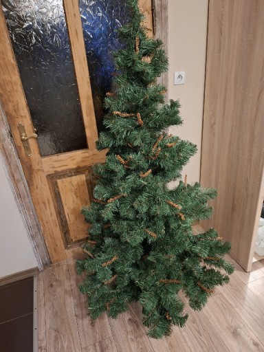 Zdjęcie oferty: Choinka sztuczna 180cm ze stojakiem