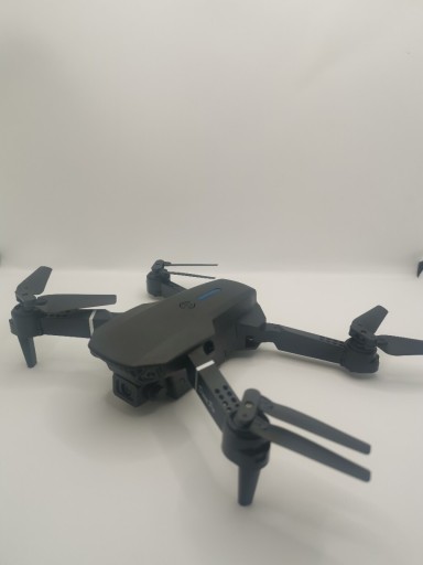 Zdjęcie oferty: Mini dron z kamerą E88 PRO