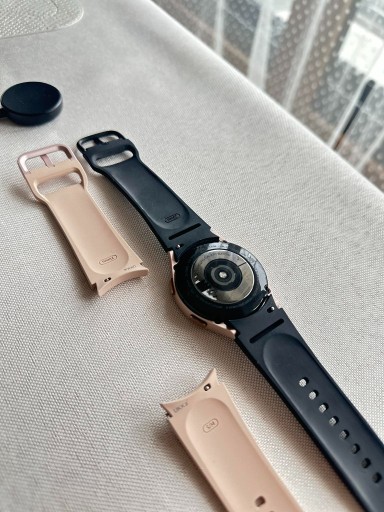 Zdjęcie oferty: SAMSUNG Galaxy Watch 4, 40mm Różowo-złoty