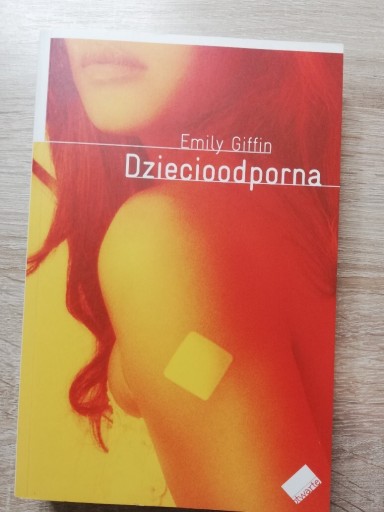 Zdjęcie oferty: Dziecioodporna Emily Giffin 