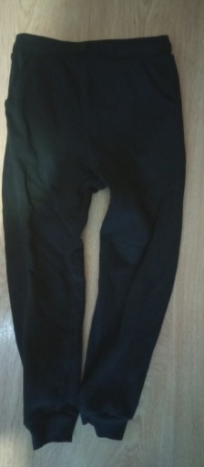 Zdjęcie oferty: Spodnie dresowe czarne Sinsay 110/116