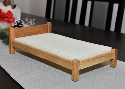 Zdjęcie oferty: Drewniane łóżeczko/łóżko dla Barbie - Dąb, buk