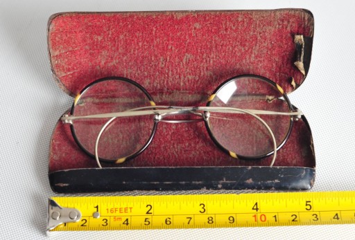 Zdjęcie oferty: Zabytkowe antyczne okulary z pokrowcem