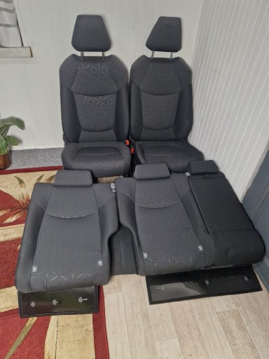 Zdjęcie oferty: Toyota Rav4 V fotele kanapa komplet grzanie 
