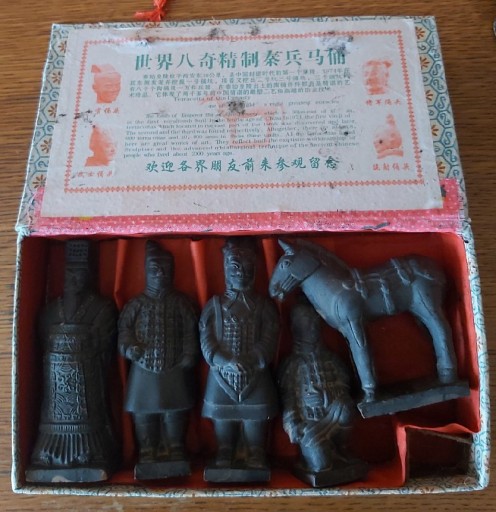 Zdjęcie oferty: Terakotowa armia. Pamiątka z Chin XXw.