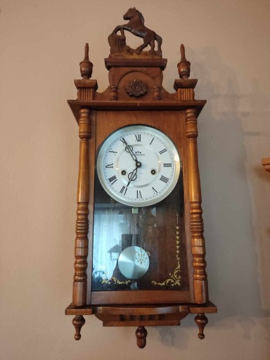 Zdjęcie oferty: piękny zegar z koroną 
