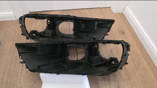 Zdjęcie oferty: Korpus puszka lampa Q7 4M lewa prawa