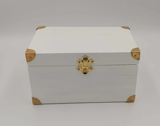Zdjęcie oferty: Biała szkatułka na biżuterię, drewniana 18x12 cm
