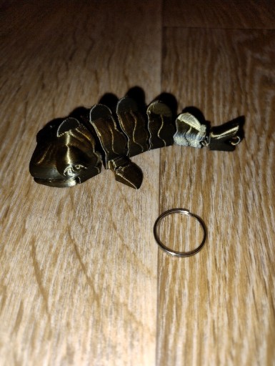 Zdjęcie oferty: Złoto-Czarny Brelok Ryby z ruchomymi elementami i otwieraną buzią z oporem