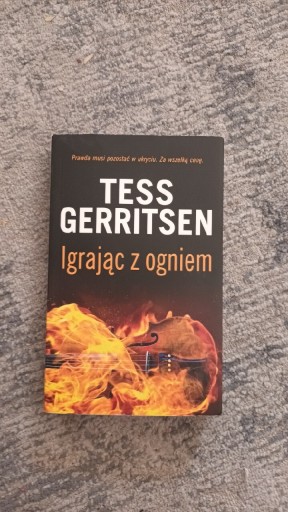 Zdjęcie oferty: "Igrając z ogniem" Tess Gerritsen