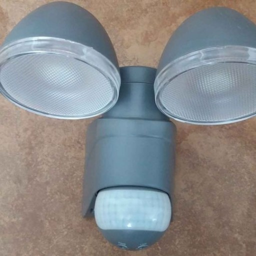 Zdjęcie oferty: Lampa z czujnikiem ruchu i zmierzchu 