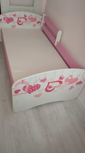 Zdjęcie oferty: Łóżko dla dziewczynki