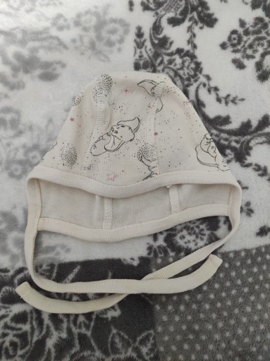 Zdjęcie oferty: Disney baby czapeczka wiązana r. 62 cm 