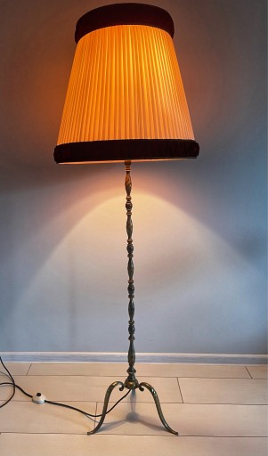Zdjęcie oferty: Mosiężna lampa podłogowa z plisowanym abażurem