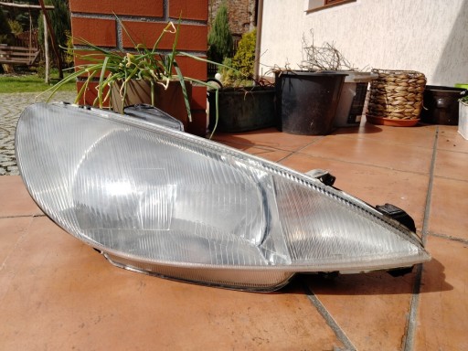 Zdjęcie oferty: lampa przednia prawa peugeot 206 1998-2003